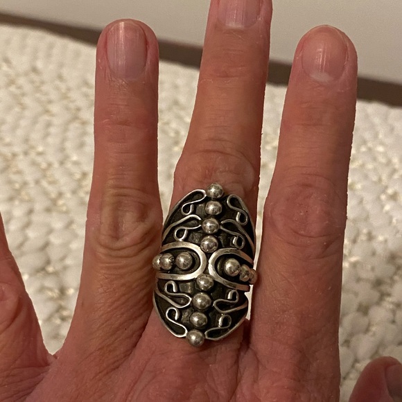 Artist Lorena Nez sterling silver ring - Picture 4 of 5